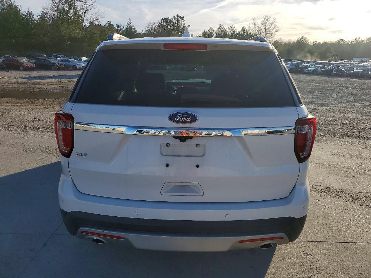 2017 FORD EXPLORER XLT photo 6