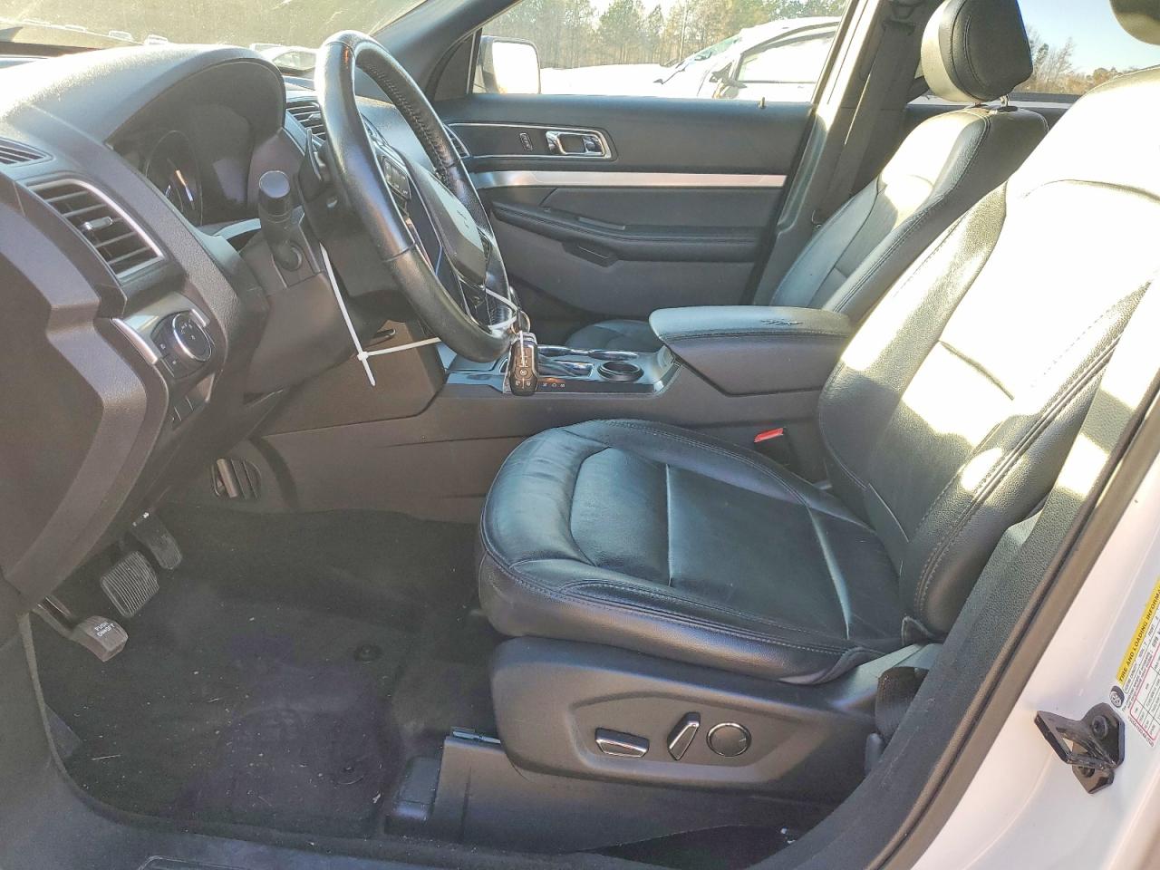 2017 FORD EXPLORER XLT photo 7