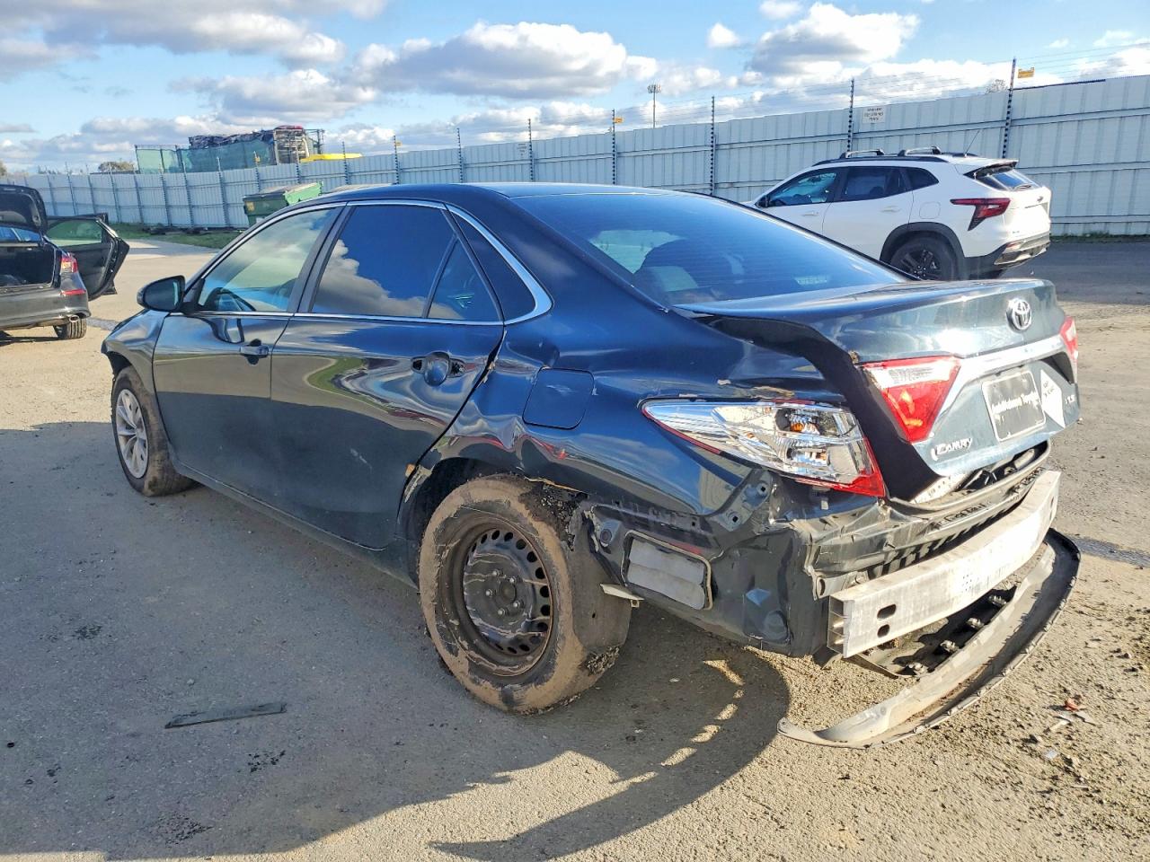 2015 TOYOTA CAMRY LE photo 2