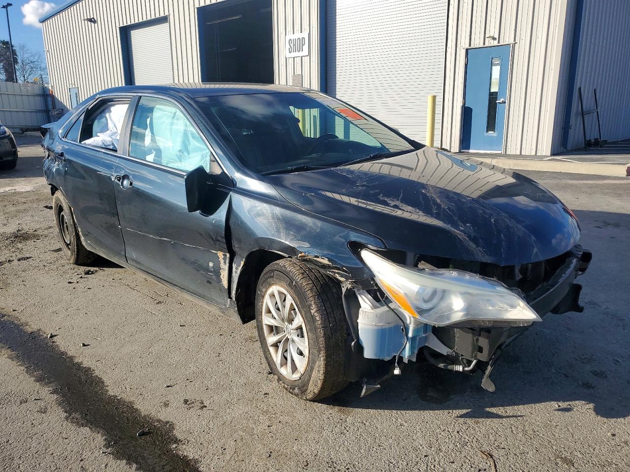 2015 TOYOTA CAMRY LE photo 4