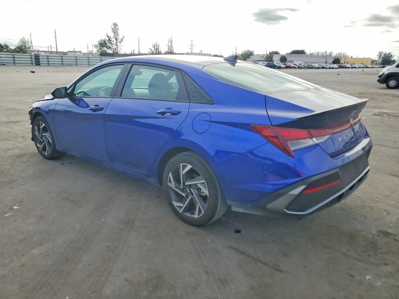 2025 HYUNDAI ELANTRA SEL SPORT photo 2