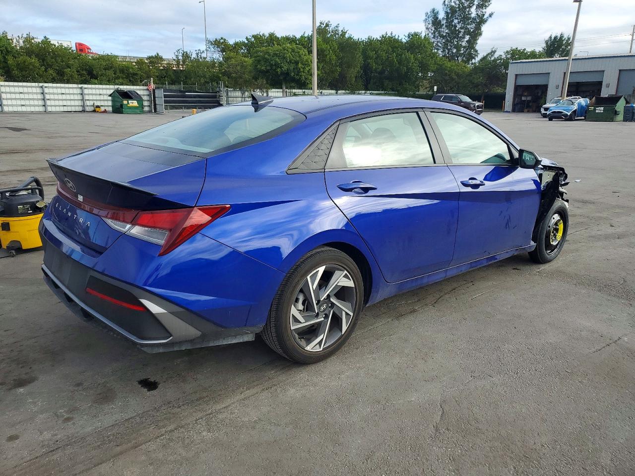 2025 HYUNDAI ELANTRA SEL SPORT photo 3