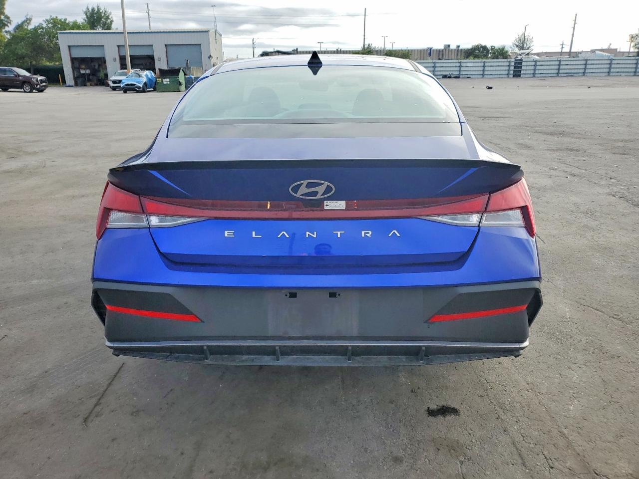 2025 HYUNDAI ELANTRA SEL SPORT photo 6