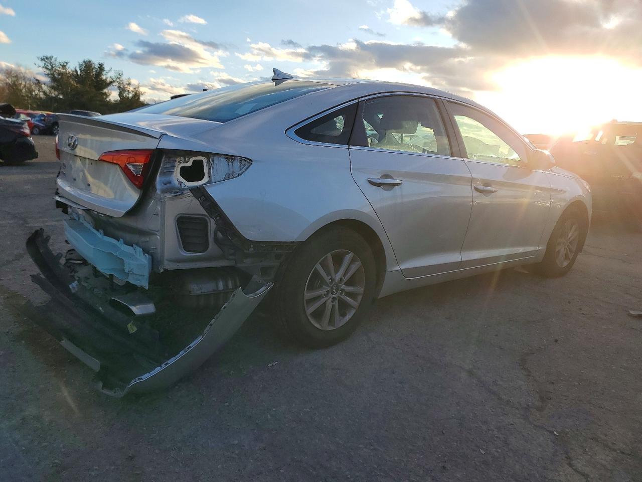 2015 HYUNDAI SONATA SE photo 3