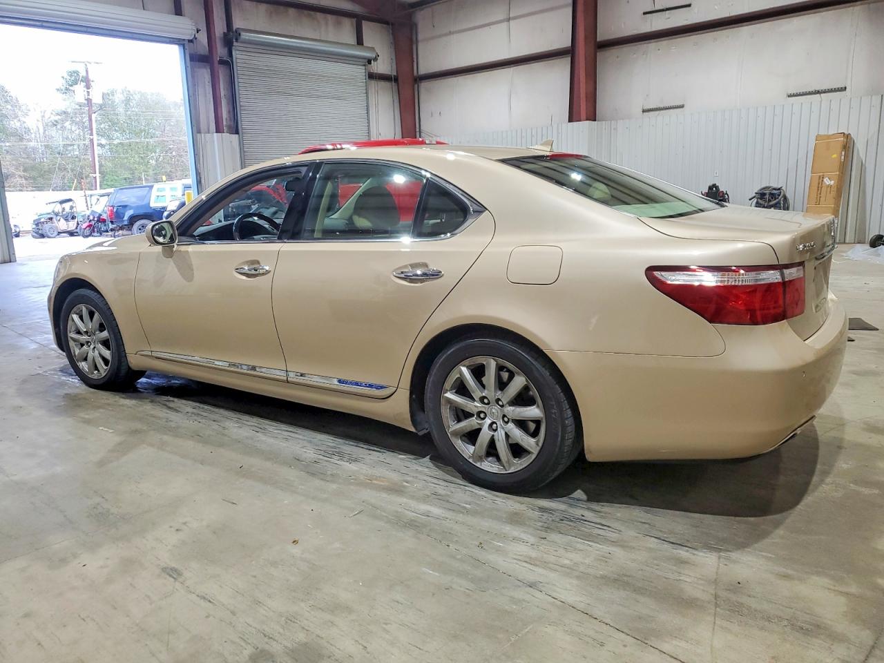 2009 LEXUS LS 460 photo 2