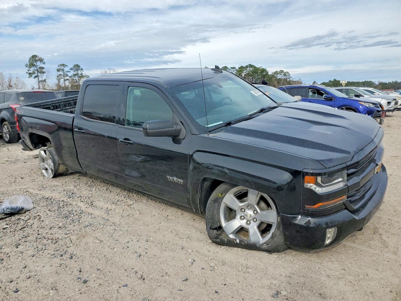 2018 CHEVROLET SILVERADO K1500 LT photo 4