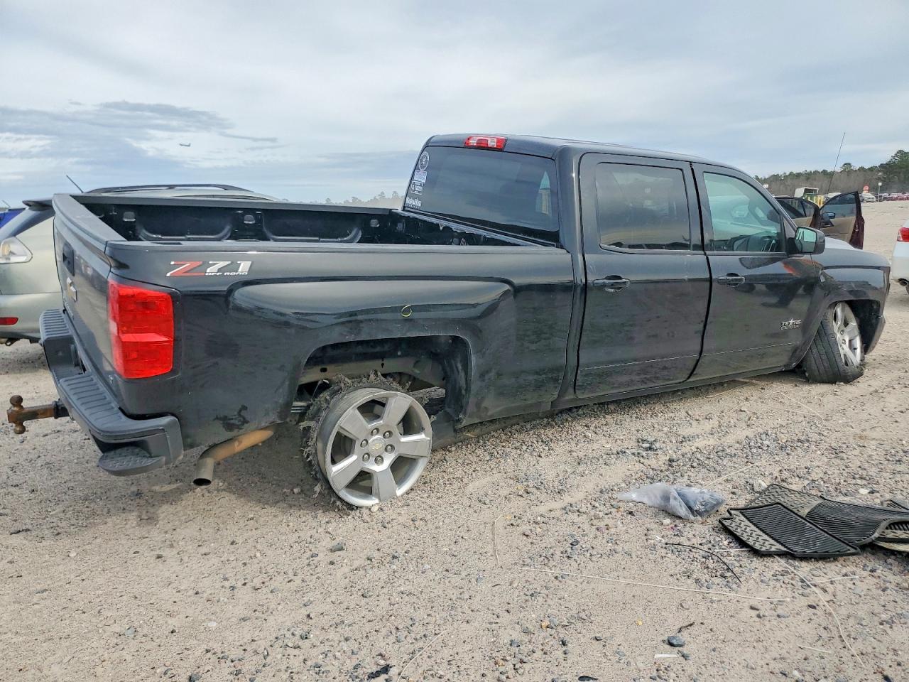 2018 CHEVROLET SILVERADO K1500 LT photo 3