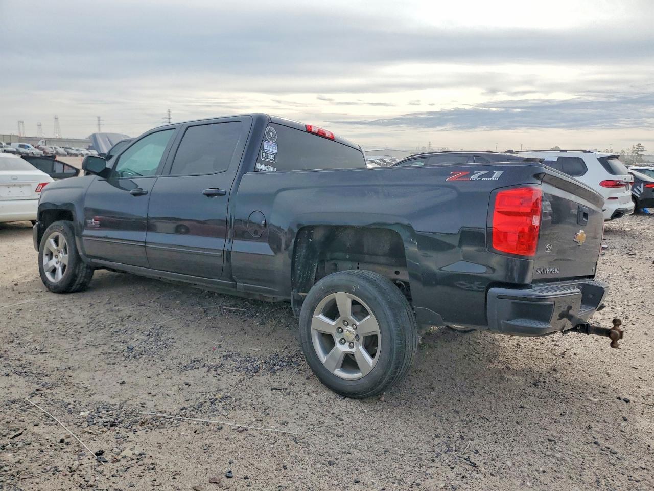 2018 CHEVROLET SILVERADO K1500 LT photo 2