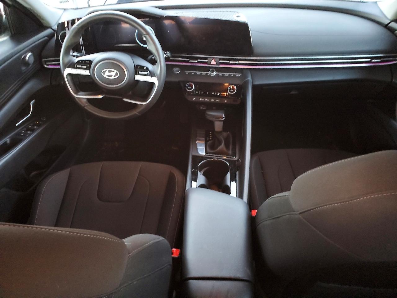 2025 HYUNDAI ELANTRA SEL photo 8