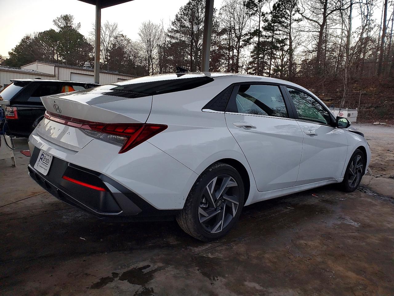 2025 HYUNDAI ELANTRA SEL photo 3
