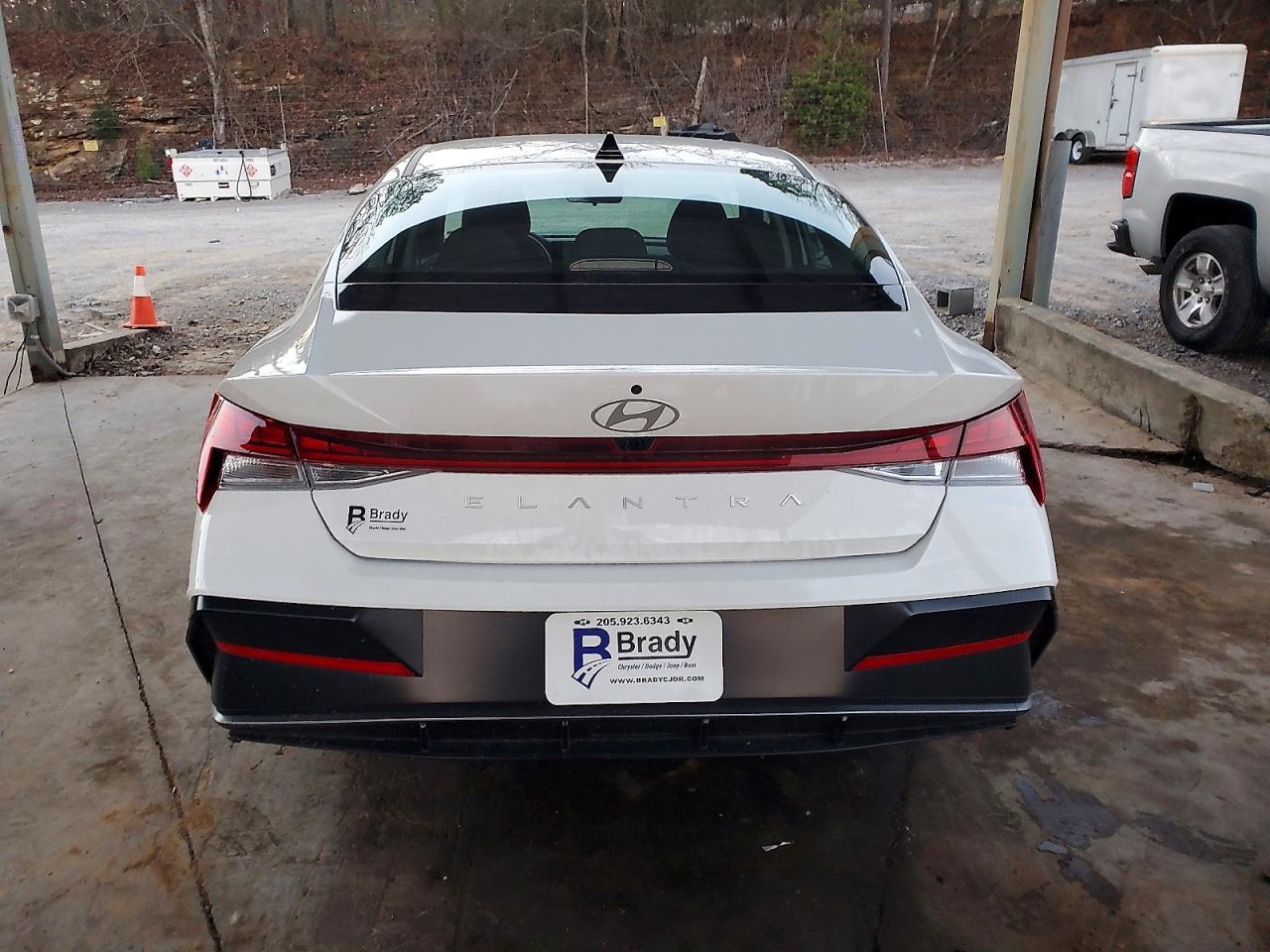 2025 HYUNDAI ELANTRA SEL photo 6