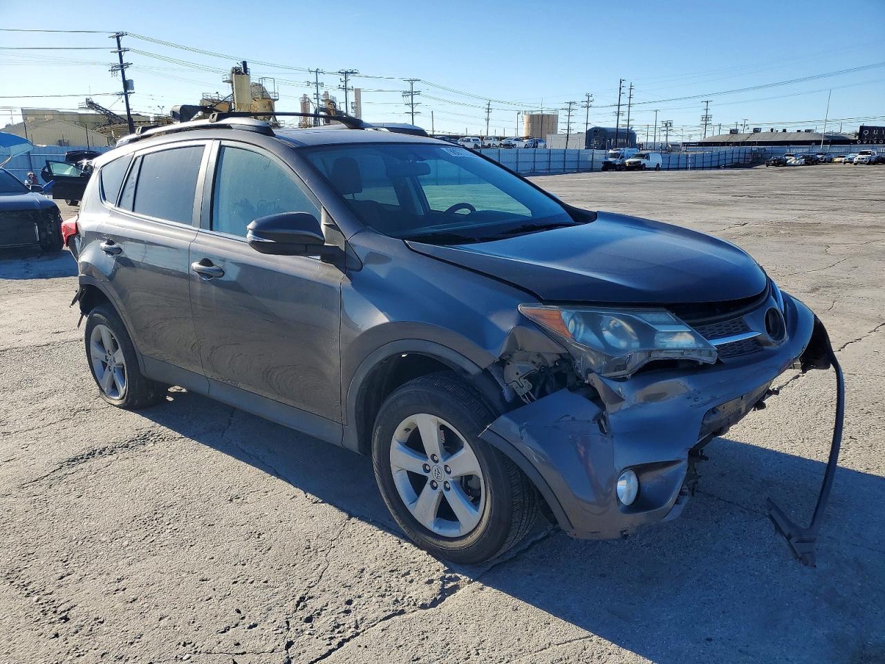 2014 TOYOTA RAV4 XLE photo 4
