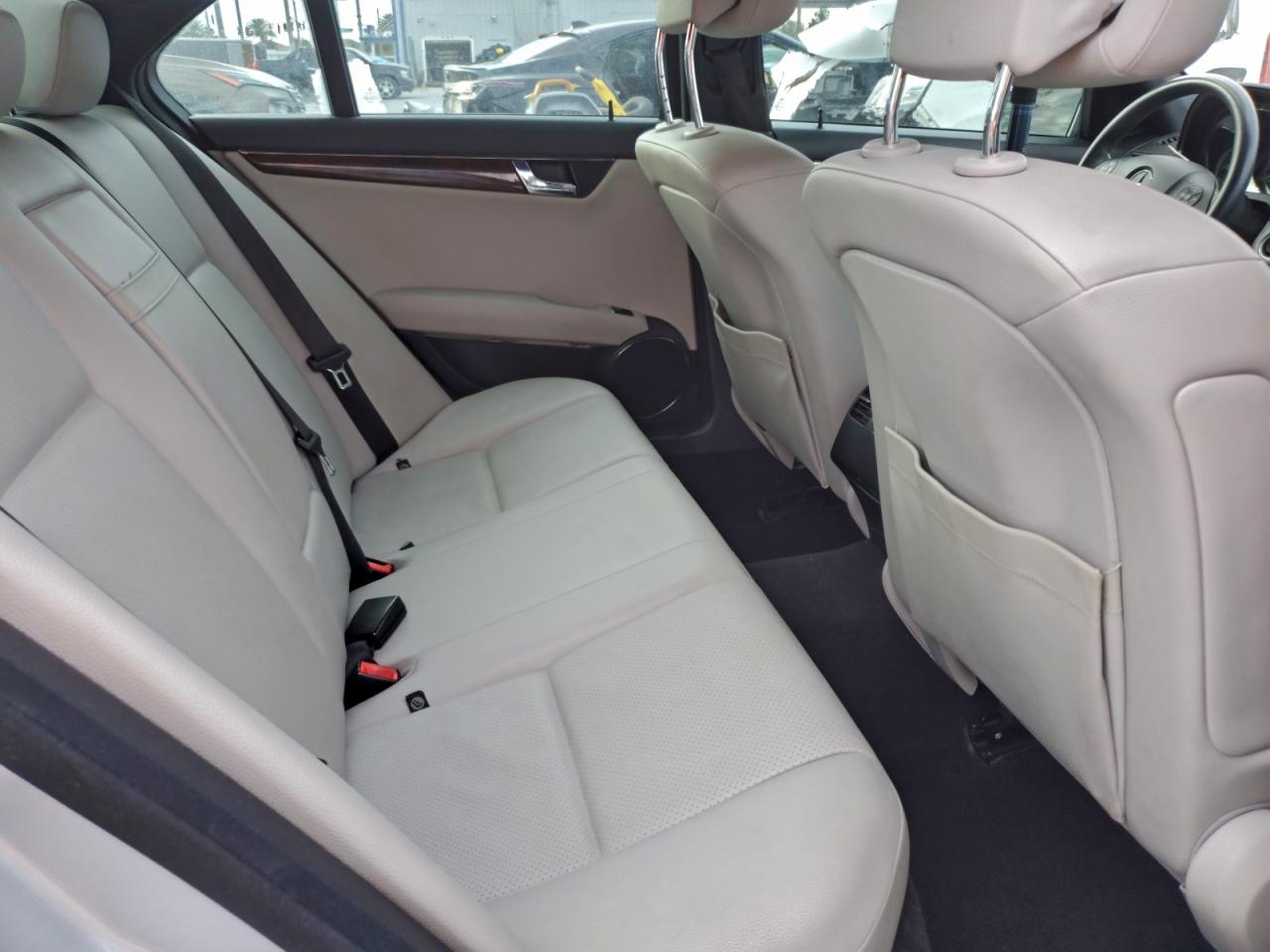 2010 MERCEDES-BENZ C 300 photo 10