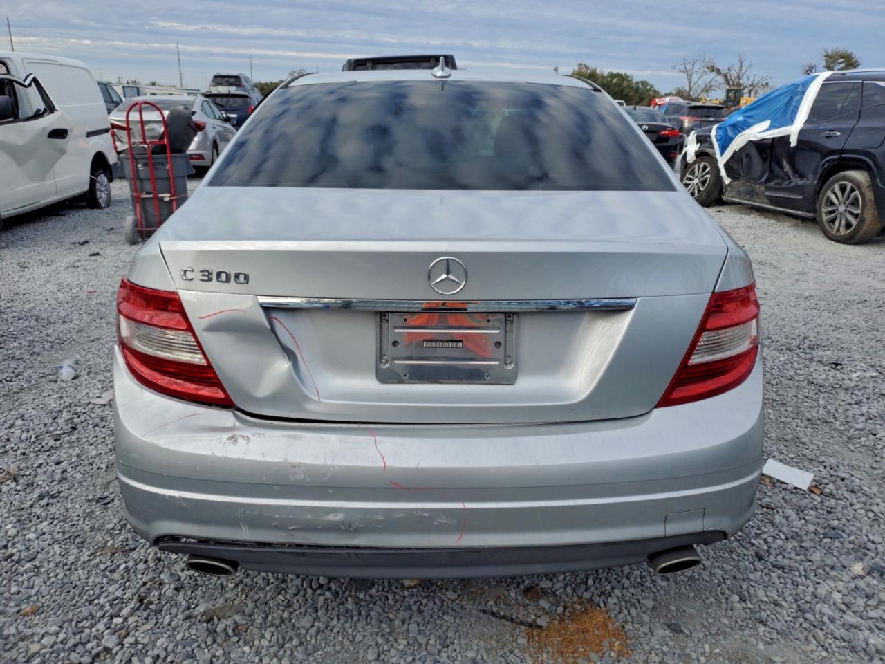 2010 MERCEDES-BENZ C 300 photo 6