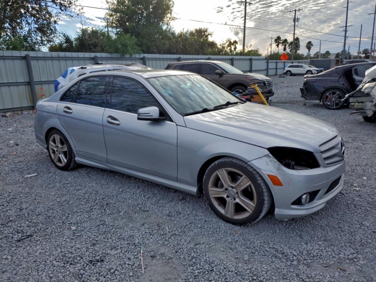 2010 MERCEDES-BENZ C 300 photo 4