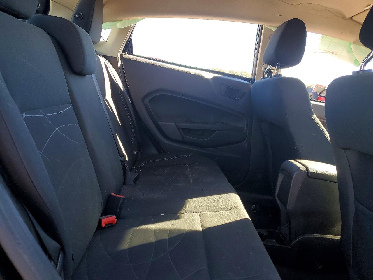 2019 FORD FIESTA SE photo 19
