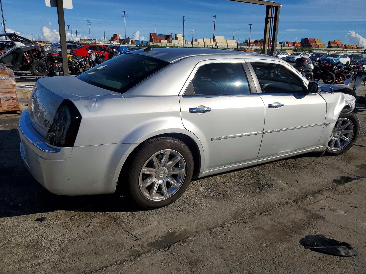 2005 CHRYSLER 300C photo 3
