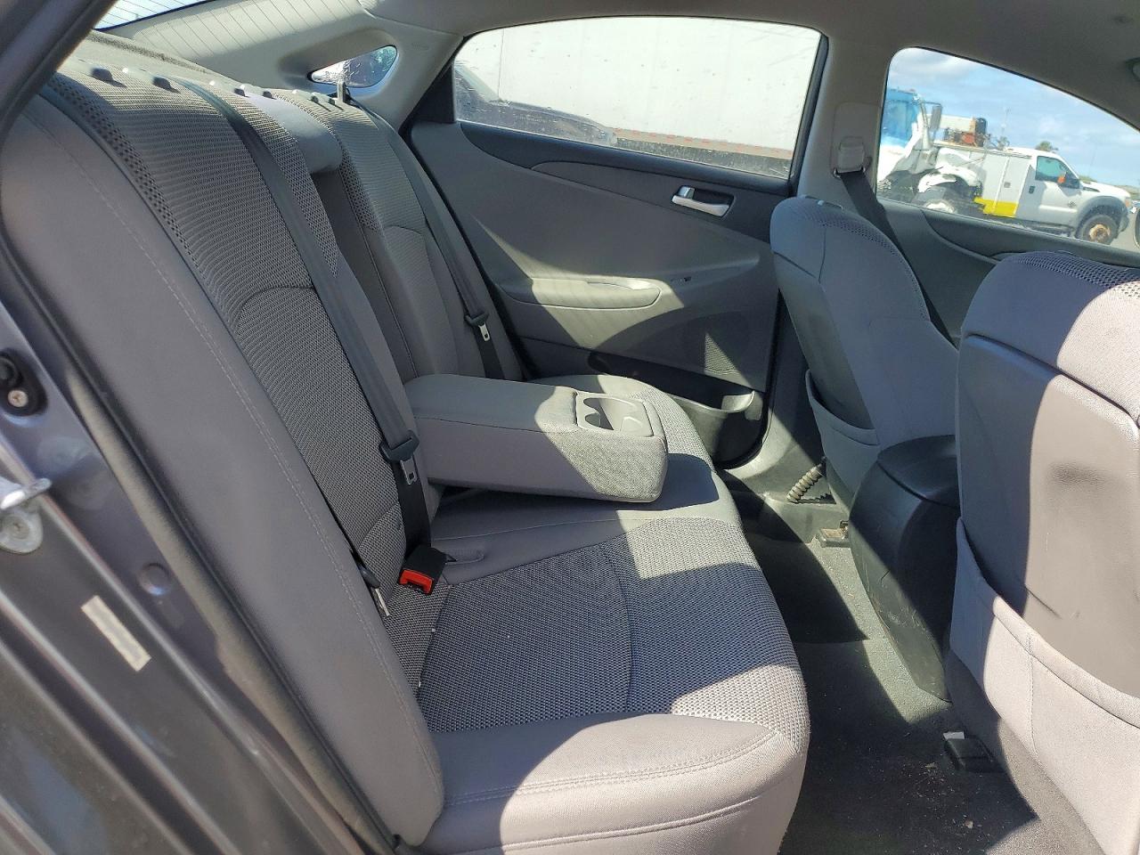 2011 HYUNDAI SONATA GLS photo 19