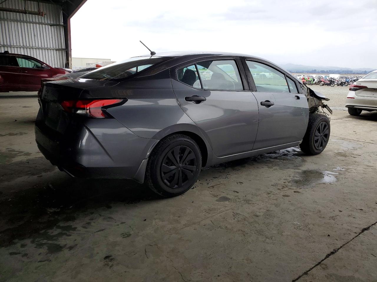 2020 NISSAN VERSA S photo 3