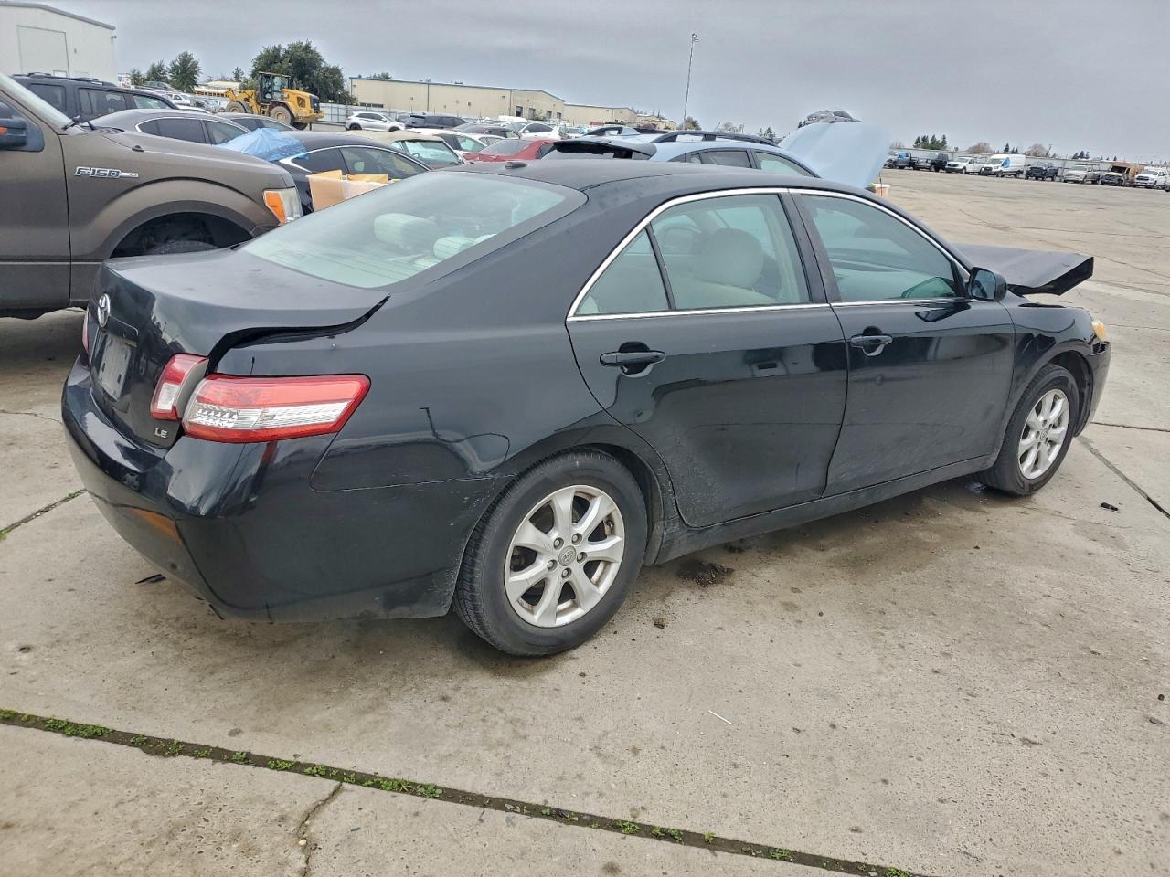 2011 TOYOTA CAMRY BASE photo 3
