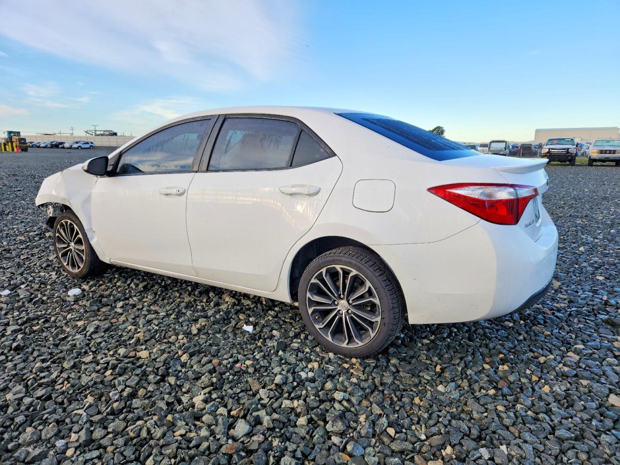 2014 TOYOTA COROLLA L photo 4