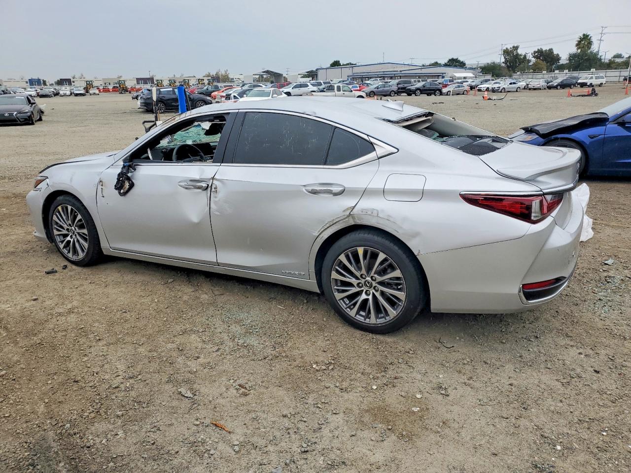 2020 LEXUS ES 300H photo 2