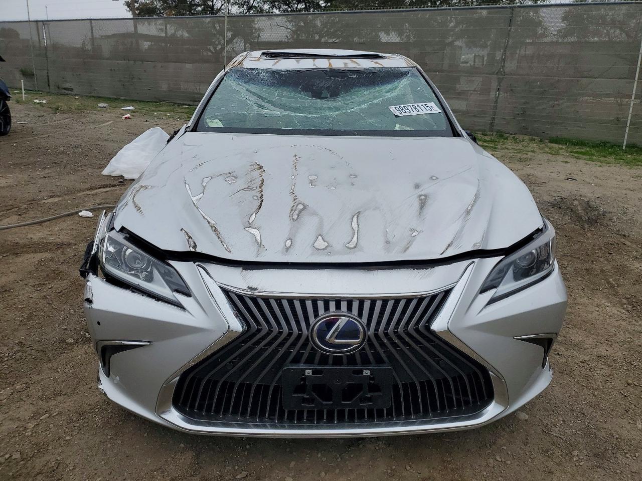 2020 LEXUS ES 300H photo 5