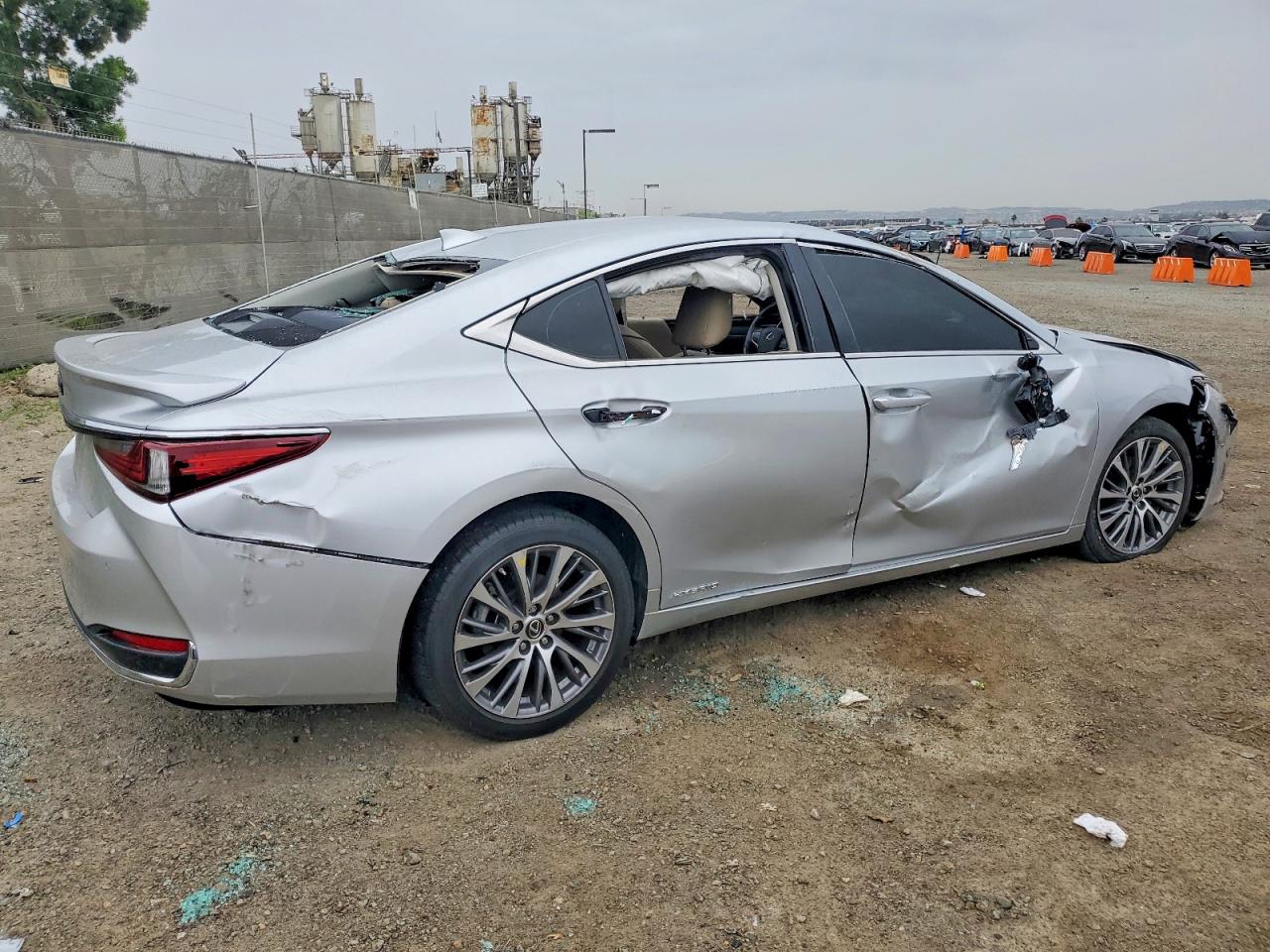 2020 LEXUS ES 300H photo 3