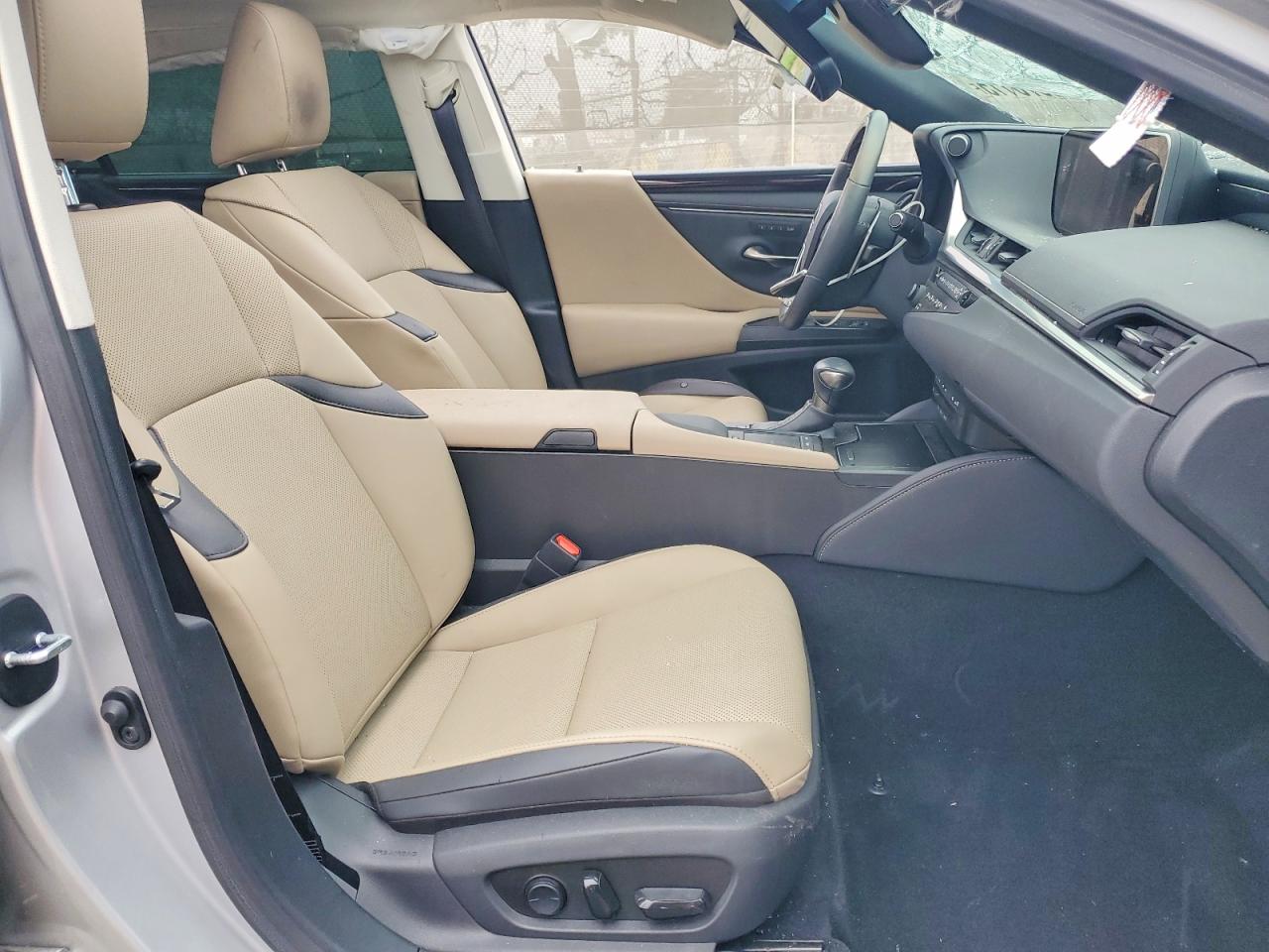 2020 LEXUS ES 300H photo 7