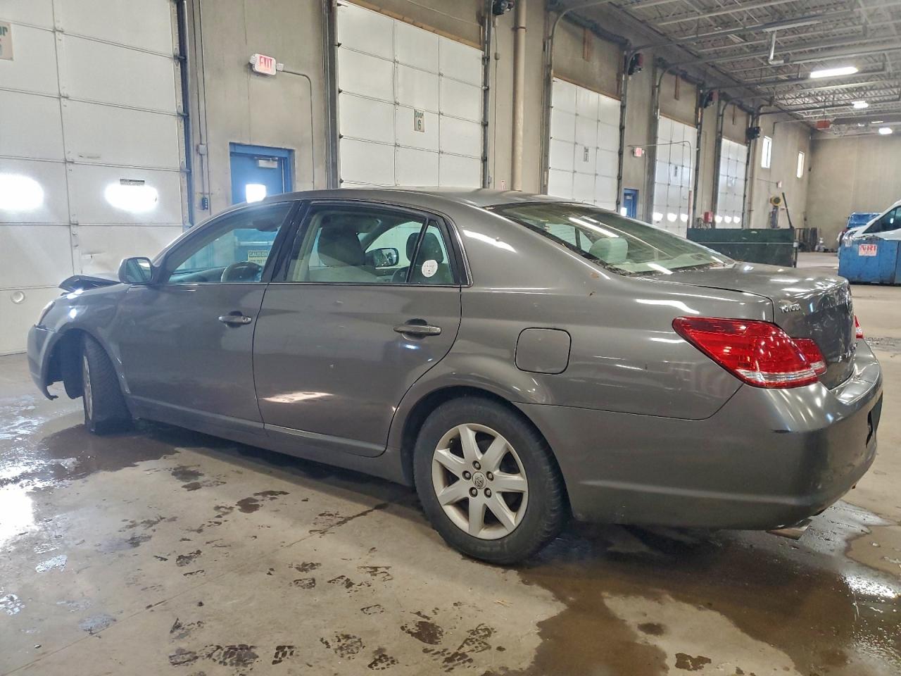 2006 TOYOTA AVALON XL photo 2