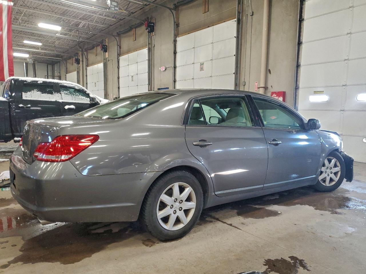 2006 TOYOTA AVALON XL photo 3