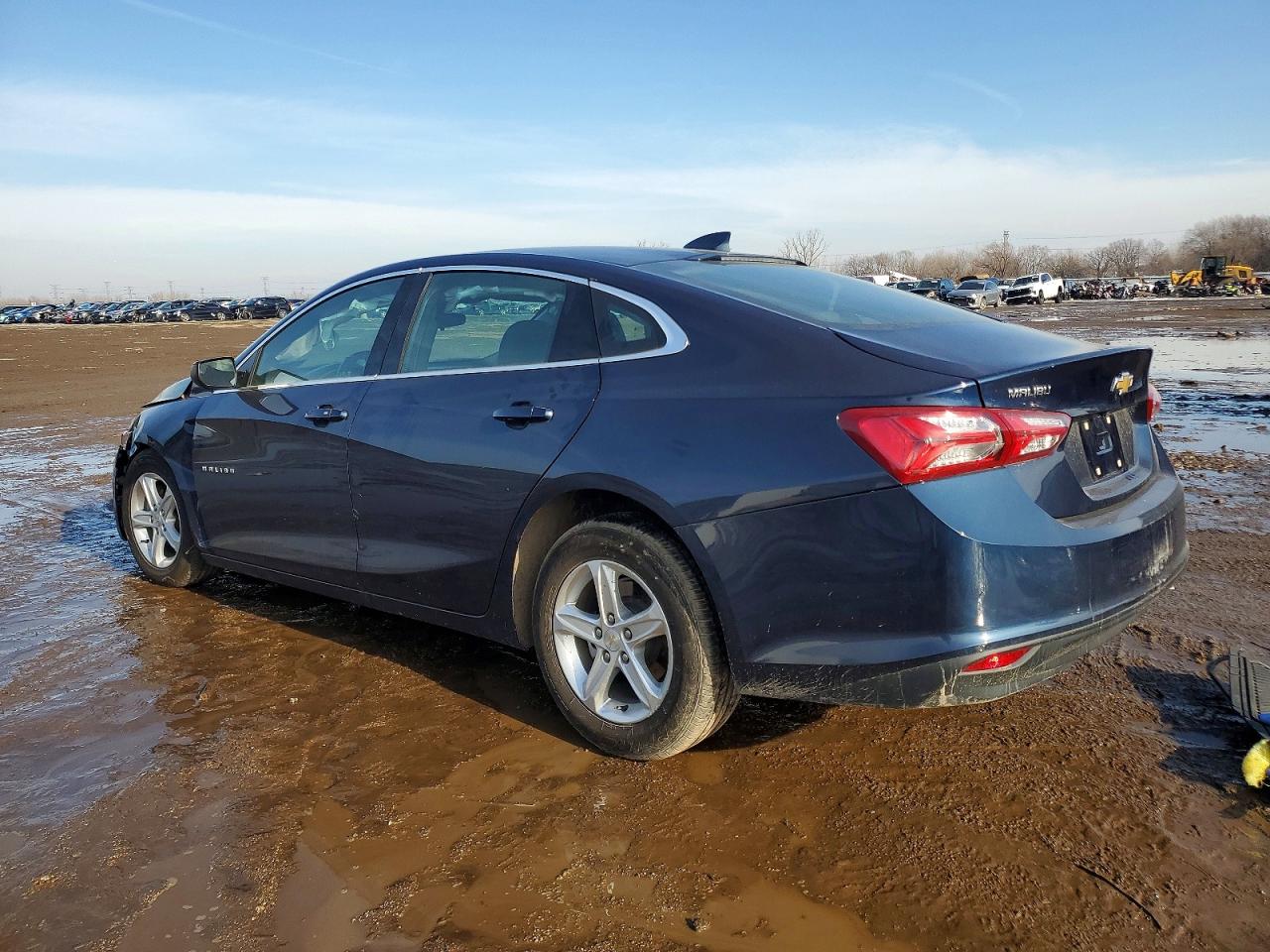 2022 CHEVROLET MALIBU LT photo 2