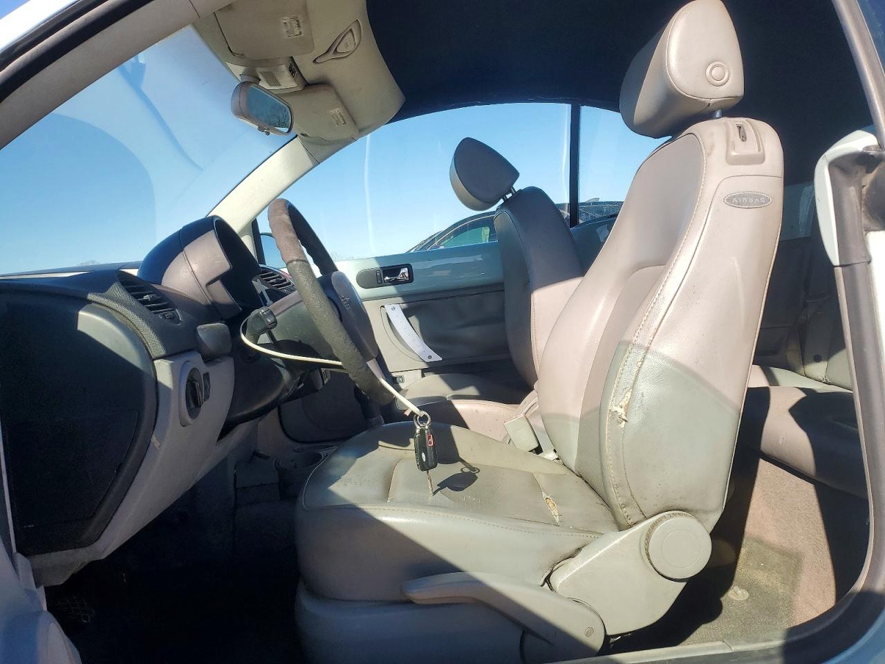 2004 VOLKSWAGEN NEW BEETLE GLS photo 13