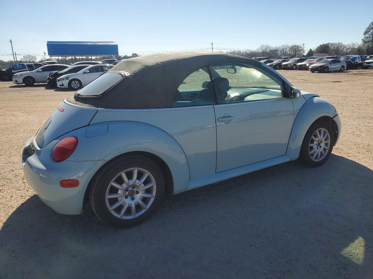 2004 VOLKSWAGEN NEW BEETLE GLS photo 5