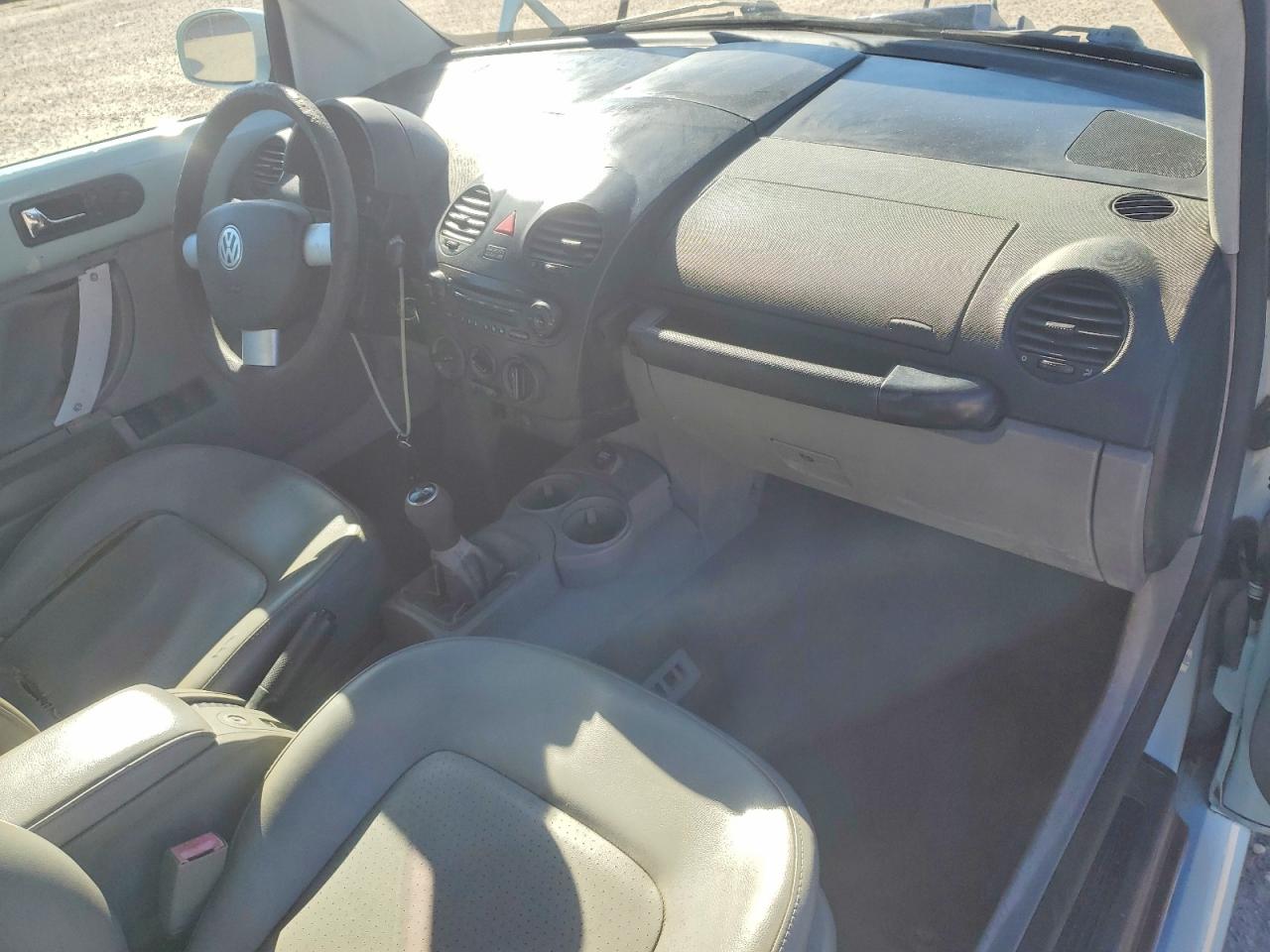 2004 VOLKSWAGEN NEW BEETLE GLS photo 15