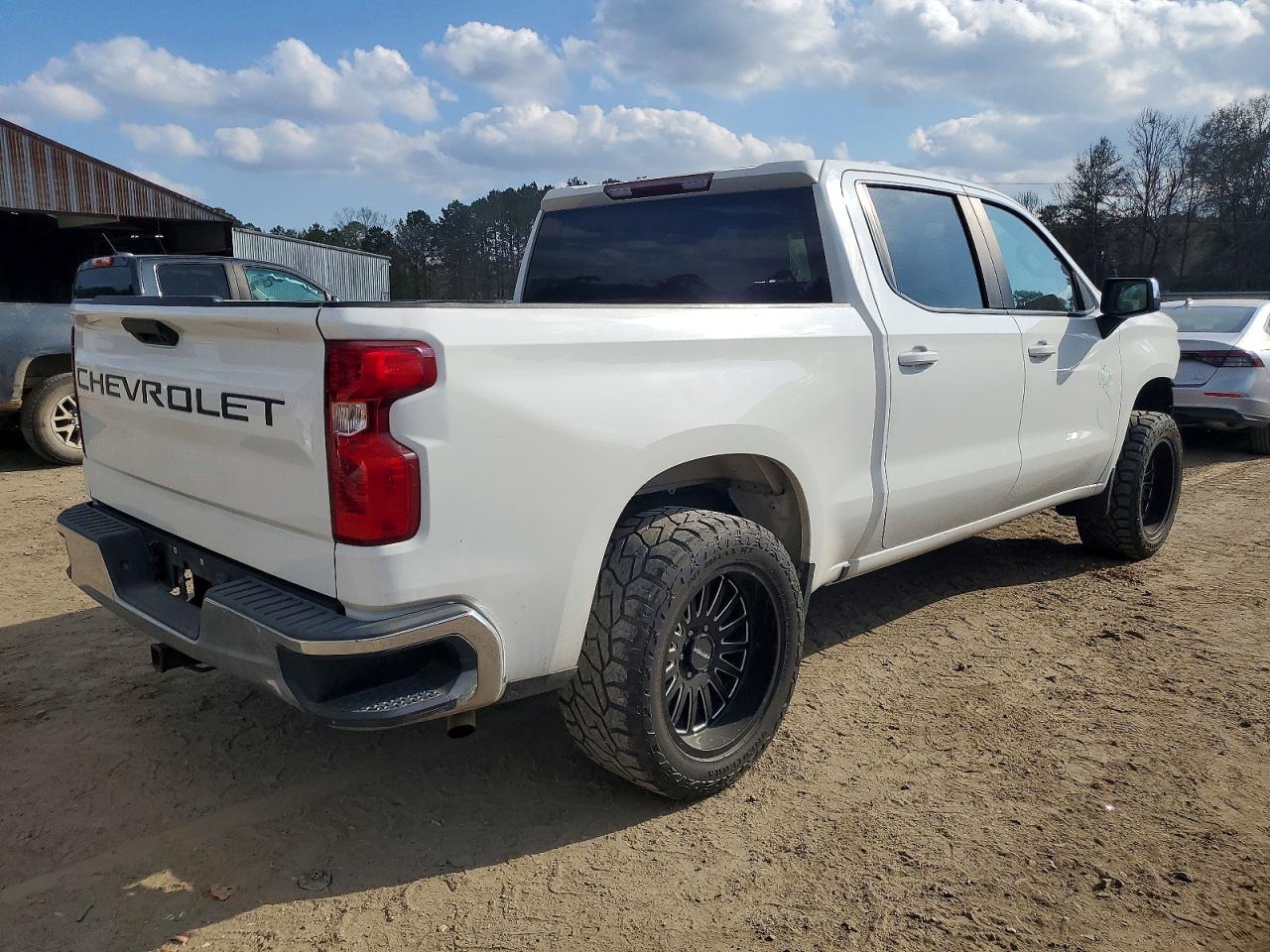 2020 CHEVROLET SILVERADO C1500 LT photo 3