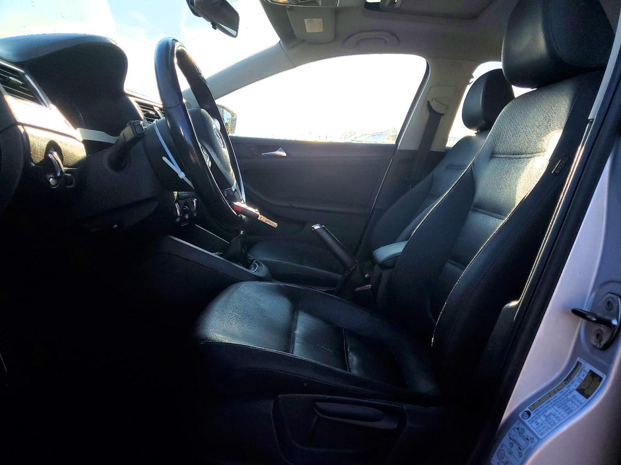 2012 VOLKSWAGEN JETTA SE photo 13