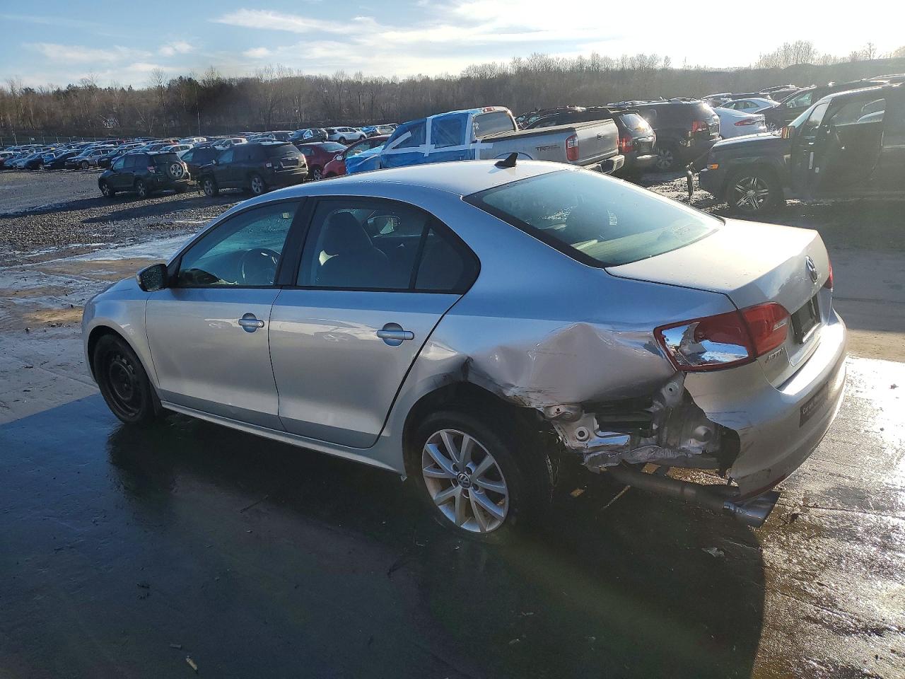 2012 VOLKSWAGEN JETTA SE photo 3