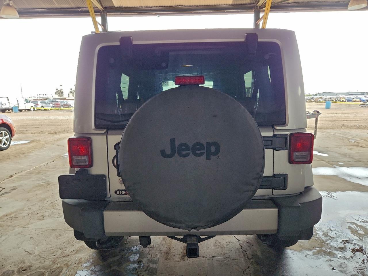 2012 JEEP WRANGLER UNLIMITED SAHARA photo 6