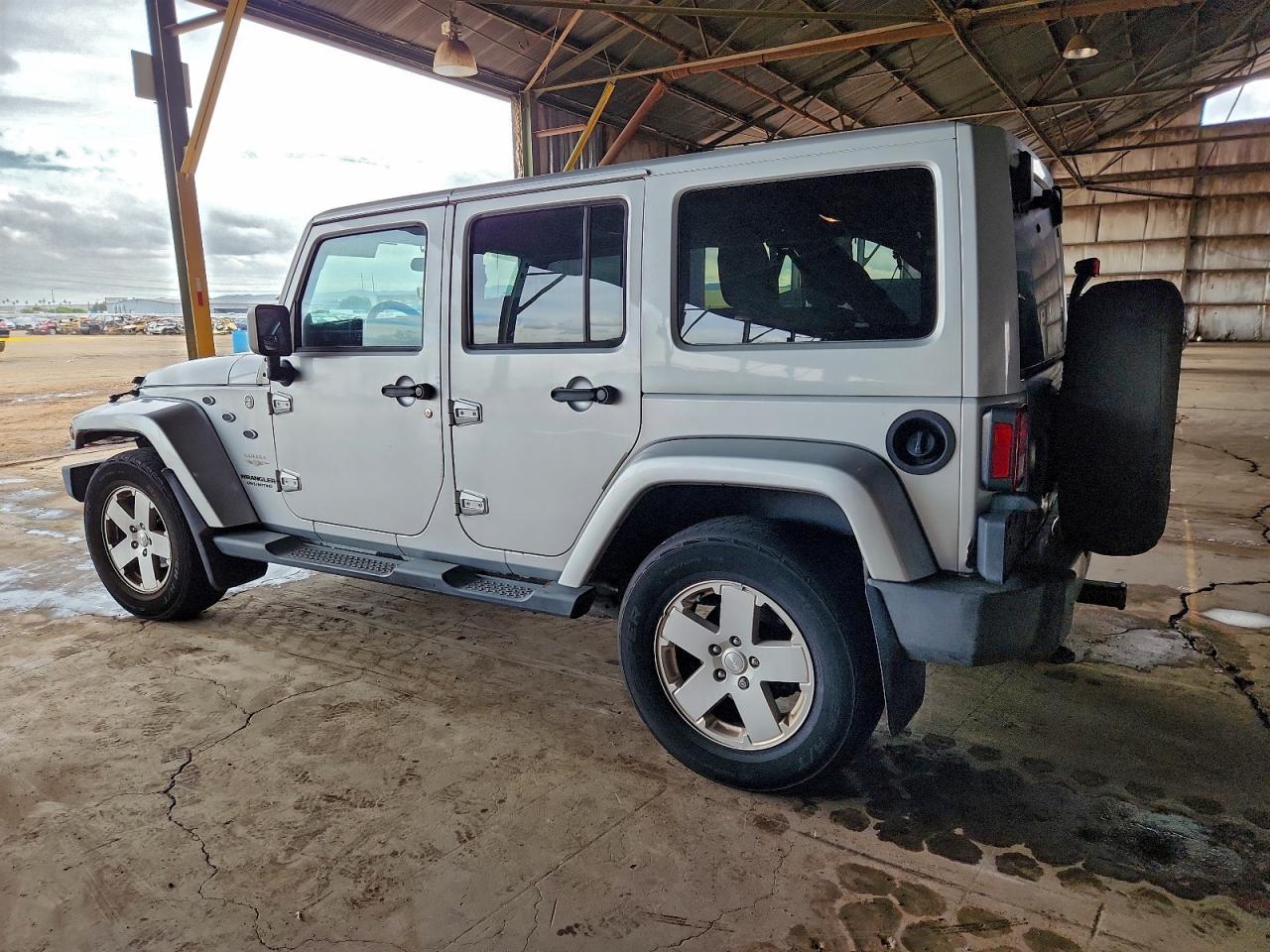 2012 JEEP WRANGLER UNLIMITED SAHARA photo 2