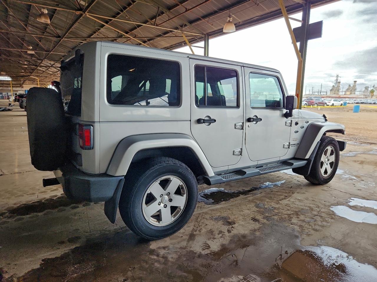 2012 JEEP WRANGLER UNLIMITED SAHARA photo 3