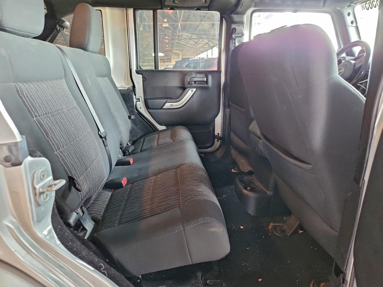 2012 JEEP WRANGLER UNLIMITED SAHARA photo 11