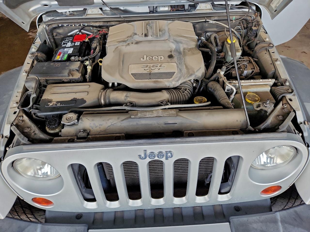 2012 JEEP WRANGLER UNLIMITED SAHARA photo 12
