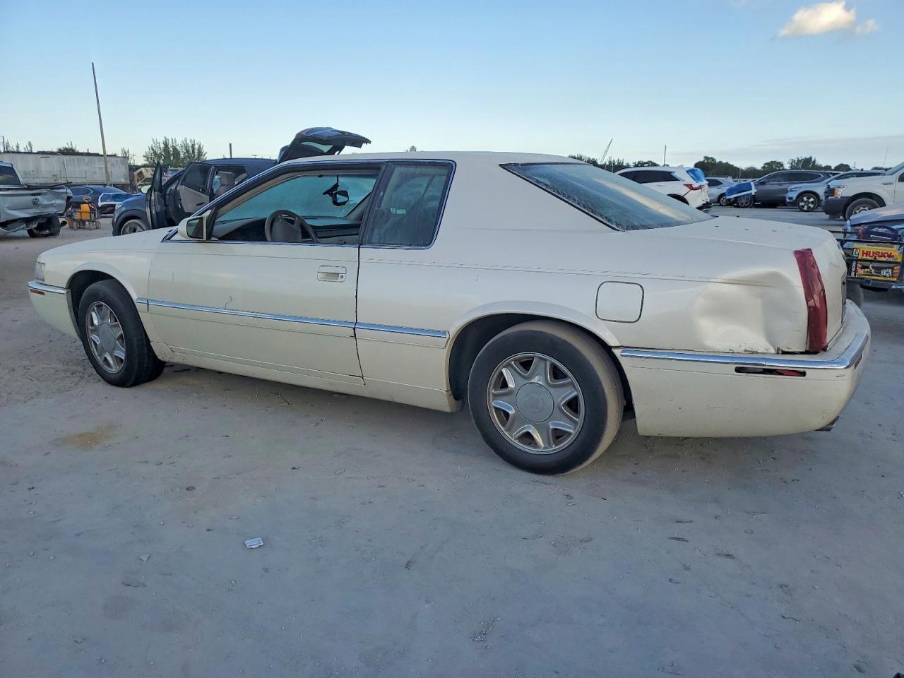 2001 CADILLAC ELDORADO ESC photo 2
