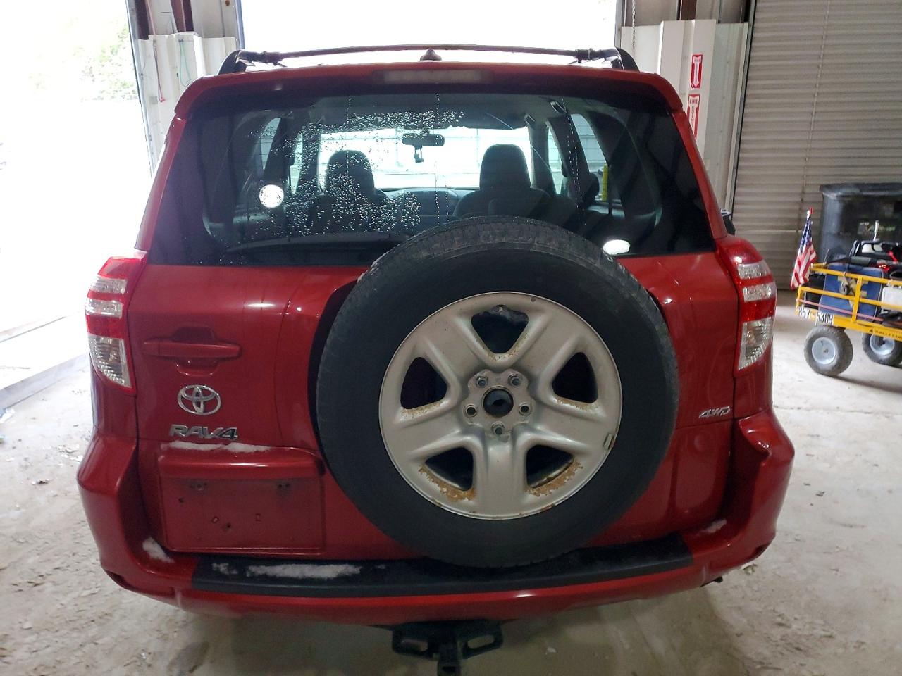2011 TOYOTA RAV4 photo 11