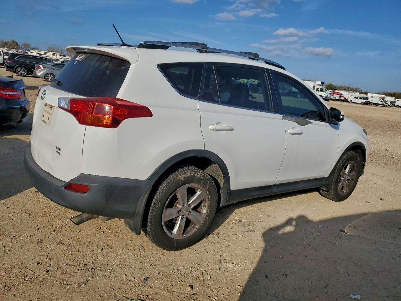 2013 TOYOTA RAV4 XLE photo 5