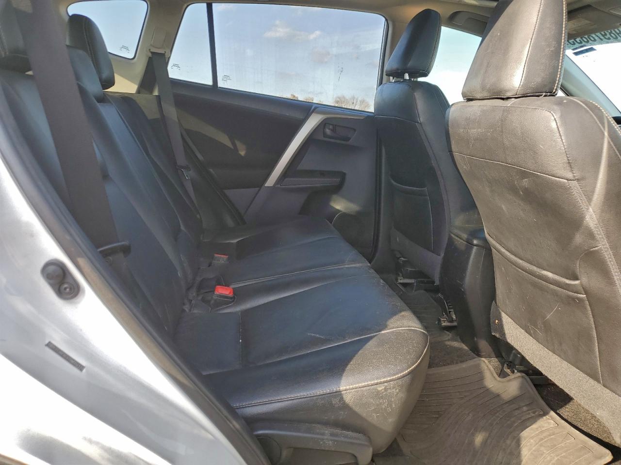 2013 TOYOTA RAV4 XLE photo 21