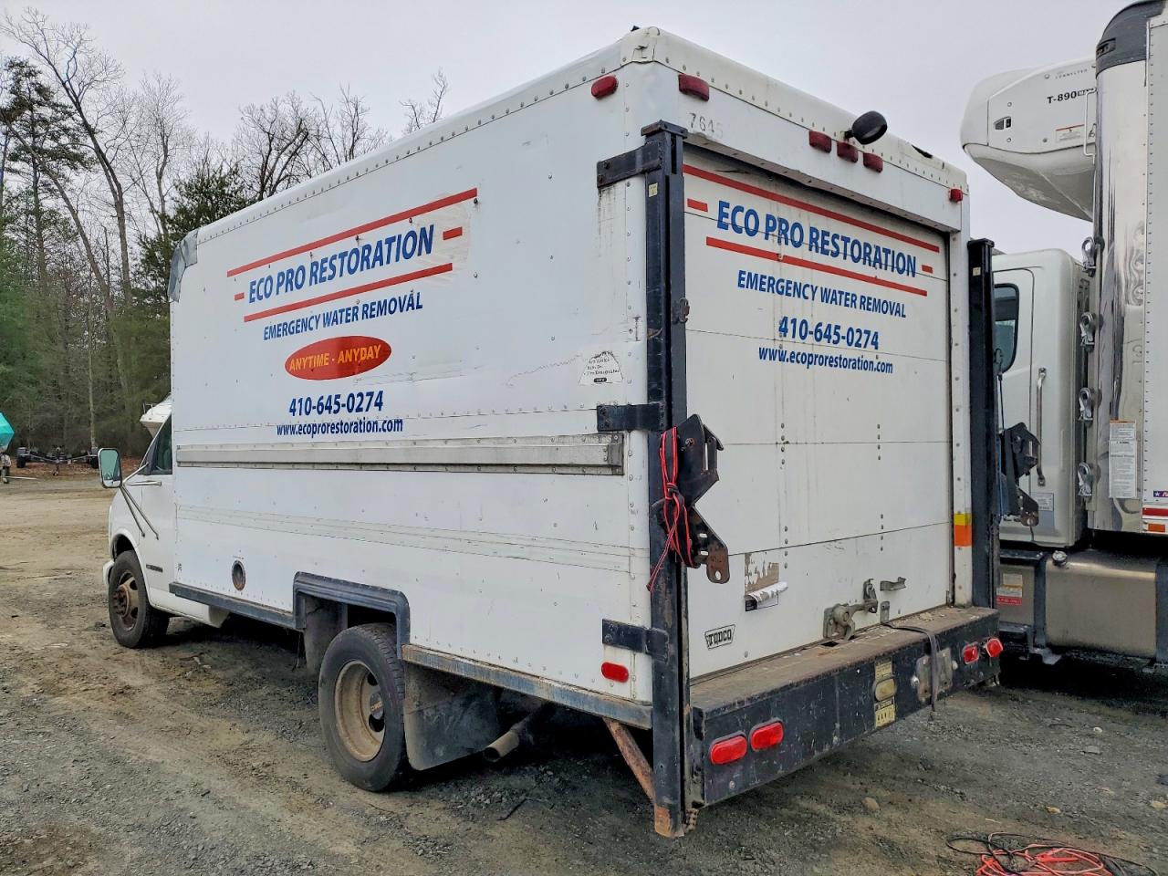 1997 GMC SAVANA BOX TRUCK photo 3