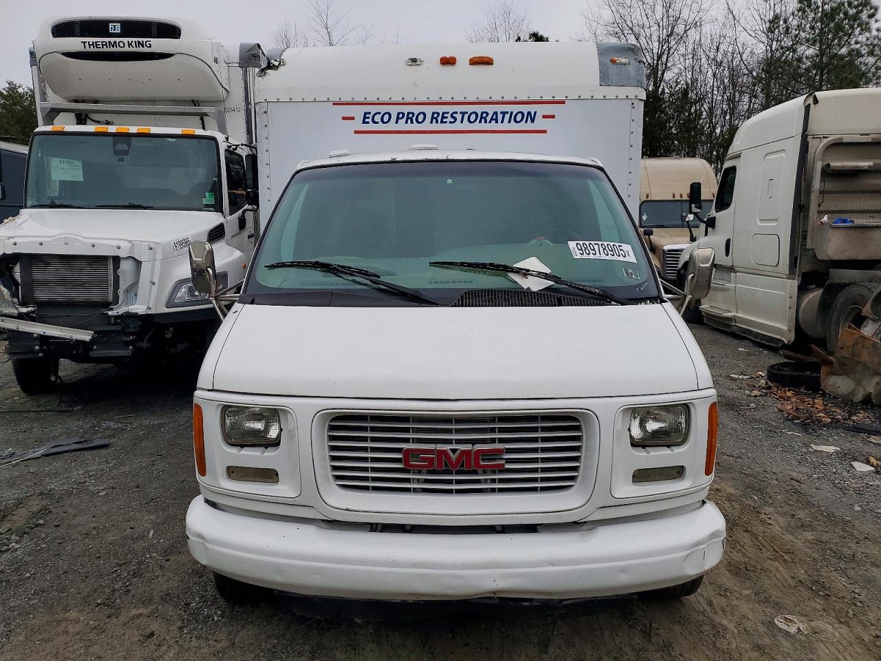 1997 GMC SAVANA BOX TRUCK photo 9