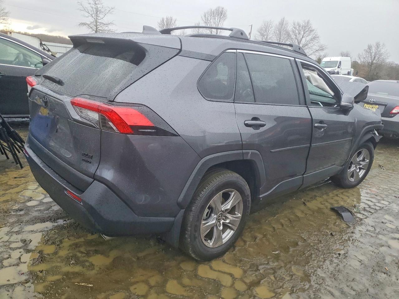 2024 TOYOTA RAV4 XLE photo 3